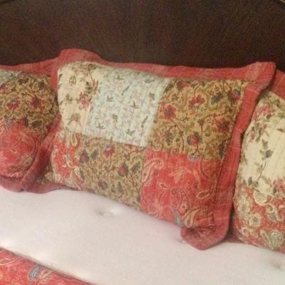 Bedspread and pillows king size