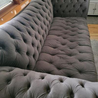 Beautiful Chesterfield couch 400.00