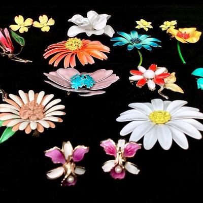 BIHY921 Plethora Of Vintage Enamel Brooches & Earrings	3 pairs enamel earrings, 11 enamel floral shaped brooches.
