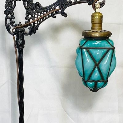 KIHE113 Antique Caged Globe Standing Light	Beautiful aqua teal, hand blown, caged lamp shade. Iron antique stand.
