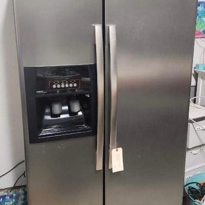 Whirlpool side by side refrigerator/freezer $350