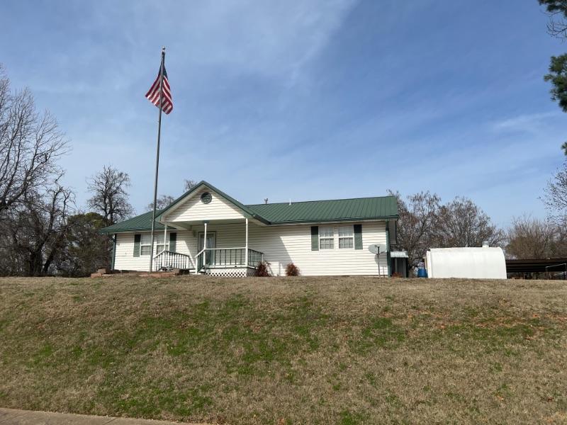 Small Town Calvin Country House 1 of 3