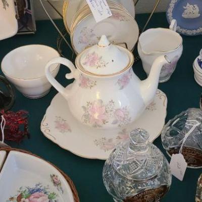 Royal Stuart Bon China 23 pc. Tea Set â€“ England