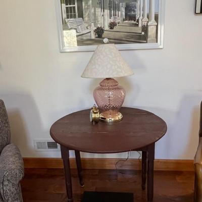 Drop-leaf pine side table & pink glass table lamp
