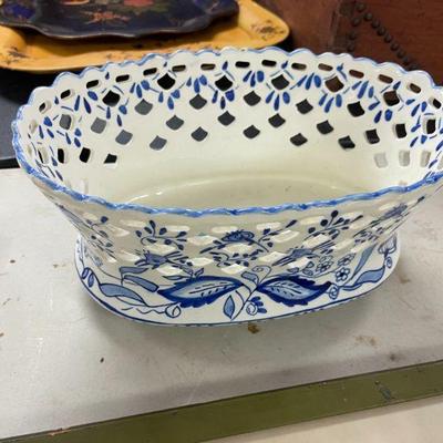 CERAMIC BLUE/WHITE BOWL