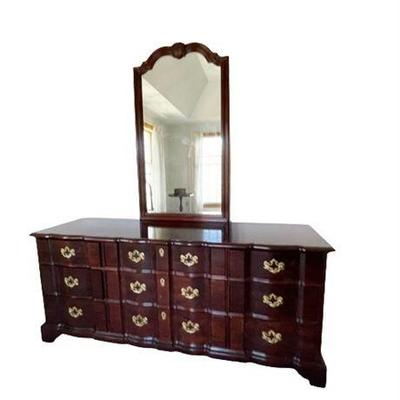 Lot 272-002   
Henredon Dresser with Mirror