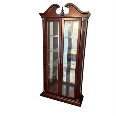 Lot 039  
Vintage Federal Style Mahogany Mirrored Two Door Curio Cabinet