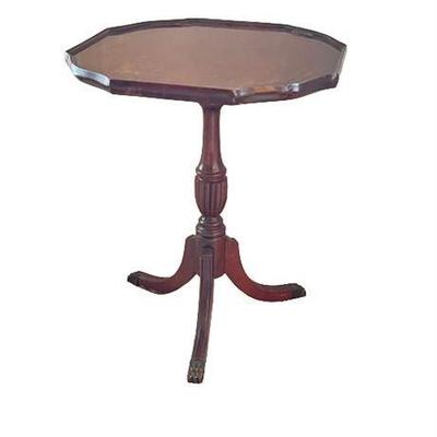 Lot 271  
Vintage Mahogany Octagon Top Pedestal Side Table