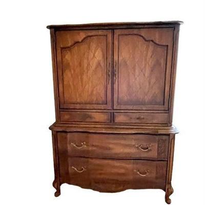 Lot 1111  
Broyhill French Provincial Style Armoire