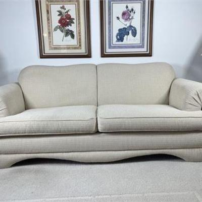 Lot 016  
La-Z-Boy 2 Cushion Couch