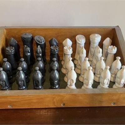 Lot 085  
Chess Pieces