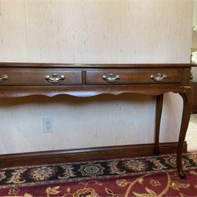 Lot 083  
Entry Table