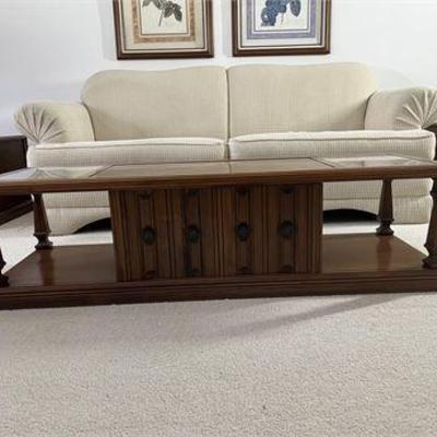 Lot 022 
Coffee Table
