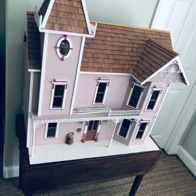 VNTAGE DOLL HOUSE HAND MADE VERY GOOF CONDITION