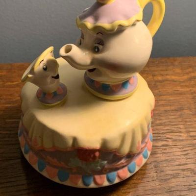 House is full of collectibles and antiques in gallery condition