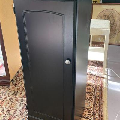 Black cabinet w/shelf