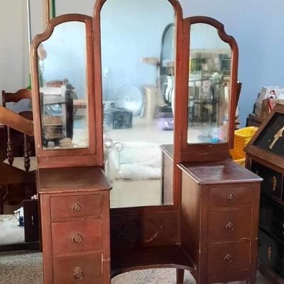 Antique Vanity Dressing Table $185