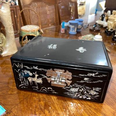 Black Lacquer/Mother of Pearl Jewelry Box