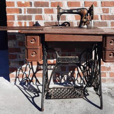 Antique Cast Iron 1923 Singer 66 Red eye Sewing Machine in cabinet.  $125