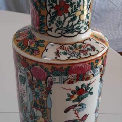 Large Vintage Porcelain Asian/Oriental Vase. In Very Good Condition. $175