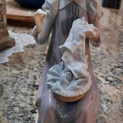 Fine Porcelain Lladro figurine. Sewing a Frousseau. 1982-1989. $135
