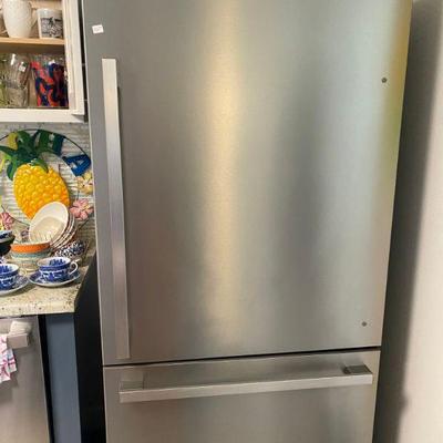 Hisense Refrigerator, pull out polished stainless steel freezer