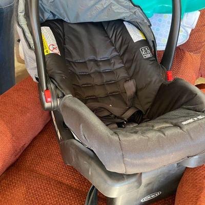 Graco baby bouncy seat