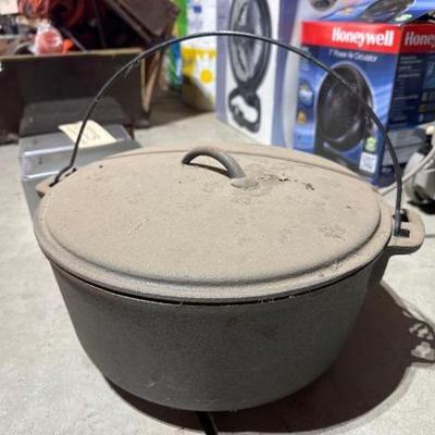 #10030 â€¢ Cast Iron Pot
