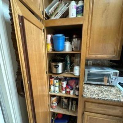#9014 â€¢ Kitchen Appliances, Bakeware and Cookbooks
