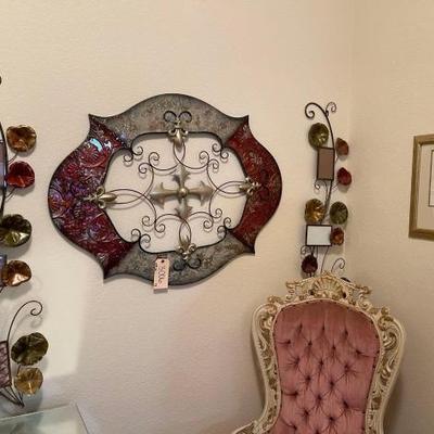 #3006 â€¢ Picture Frames, Floral Wall Decor & Mirror
