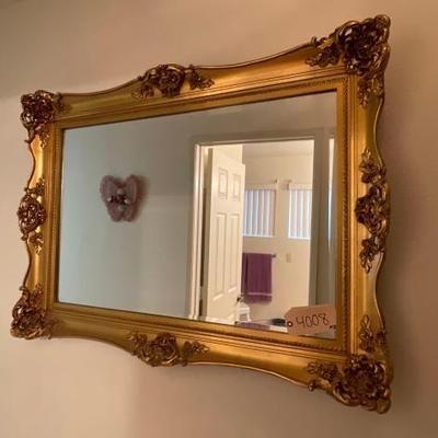 #4008 â€¢ Mirror, Floral Wall Decor and Pictures
