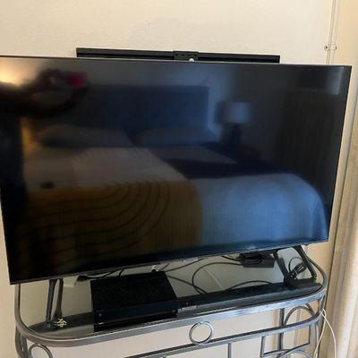 FTK030 Samsung 43" Flatscreen TV With Remote 