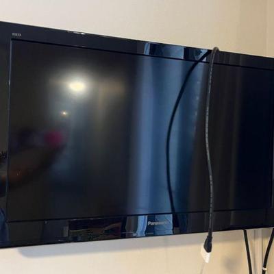 FTK044 Panasonic 31" Flat Screen TV With Remote 