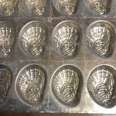 Antique Chocolate Candy Sea Shell Mold View 2
