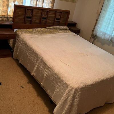 AHT215 Vintage Wooden Queen Sized Headboard & Nightstands