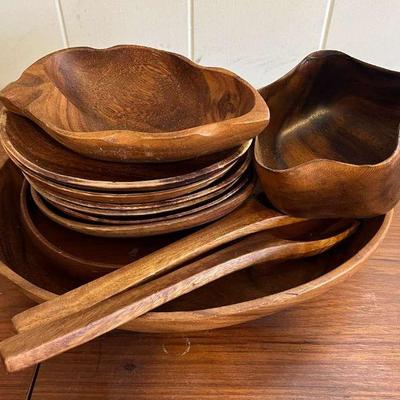 AHT140- Wooden Plates & Salad Bowl Set