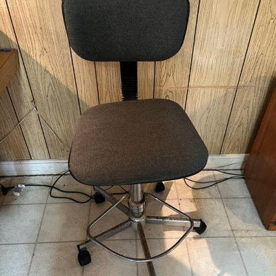 AHT096 Desk Chair On Wheels 
