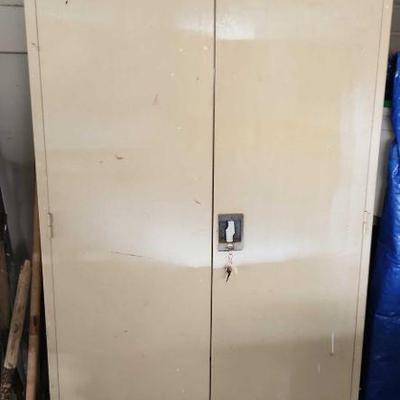 AHT304 - 2-Door Locking Metal Storage Locker