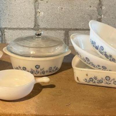 AHT327 Vintage Milk Glass Dishes