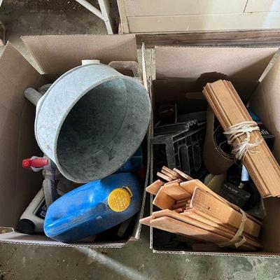 AHT375- Mystery Car/Garage Accessories Lot