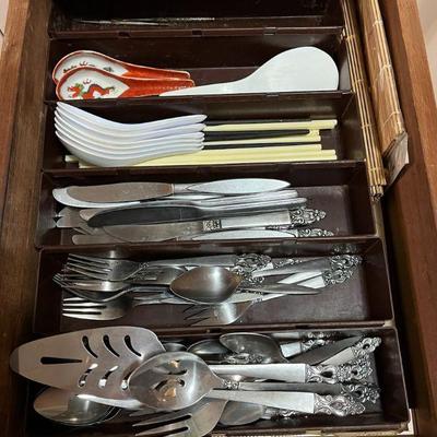 AHT116 Kitchen Drawer Of Stainless Steel Flatware & More! 