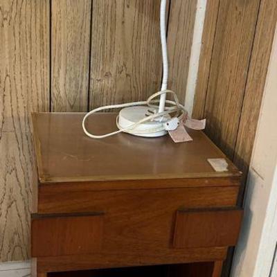 AHT094 Vintage Wooden Nightstand & Desk Lamp