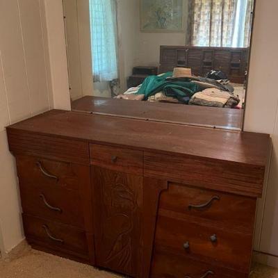 AHT189 Vintage Carved Koa? Wood Dresser With Mirror