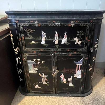 AHT146- Vintage Lacquered Chinoiserie Bar Cabinet