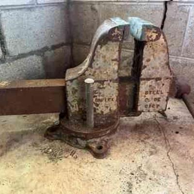 AHT323- Vintage Mechanic Bench Vice