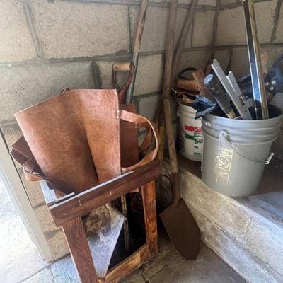 AHT309- Various Hand & Garden Tools 