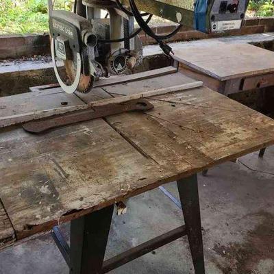 AHT363 - Black And Decker Radial Arm Saw (parts)