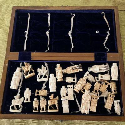 AHT110- Vintage Chinese Chess Set