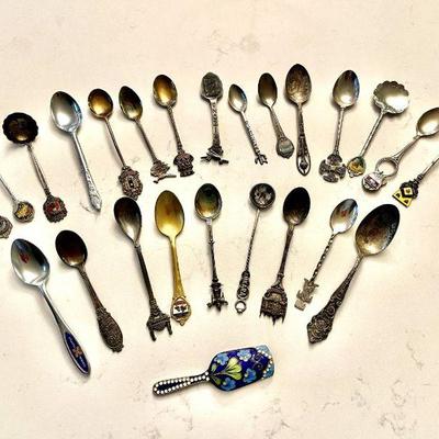 Lot 105-K: Commemorative Spoon Lot #1

Description: 
â€¢	A collection of 25 Commemorative spoons. Evidence of a life well-traveled!
â€¢...