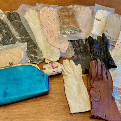 Lot 095-K: Box of Vintage Gloves and More

Includes: 
â€¢	Various-styled womenâ€™s gloves, long and short (sizes unknown)
â€¢	2 evening...